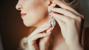 TOP 3 accesorii deosebite care se pot purta la ținutele elegante