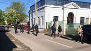 Miraj Tzunami , evacuat cu mascați