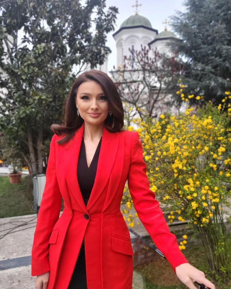 Olivia Păunescu roast