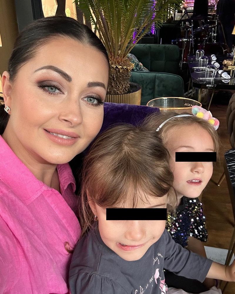Gabriela Cristea și fiicele sale
