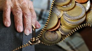 Ce se întâmplă cu pensiile românilor?