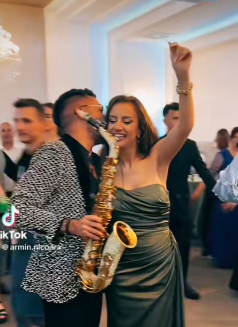 Armin Nicoară, ipostaze tandre cu o colegă de breaslă