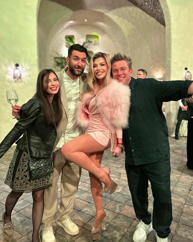 Loredana Groza, apariție extravagantă la nunta Ginei și a lui Smiley Loredana Groza, apariție extravagantă la nunta Ginei și a lui Smiley