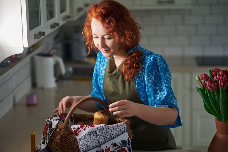 Moșii de vară 2023. Tradiții și superstiții românești legate de cultul morților