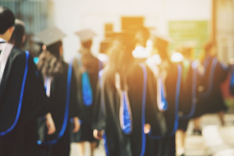 Urări pentru absolvenții de facultate