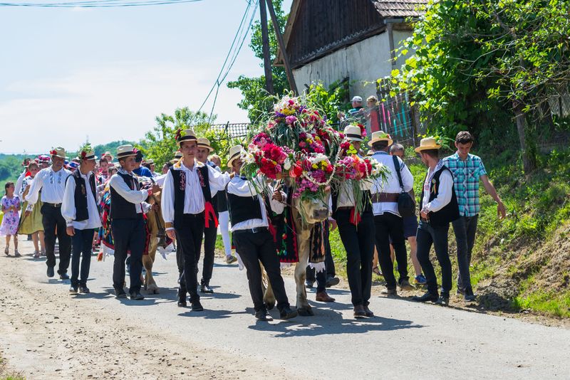 5 ritualuri care păstrează vie legătura cu strămoșii