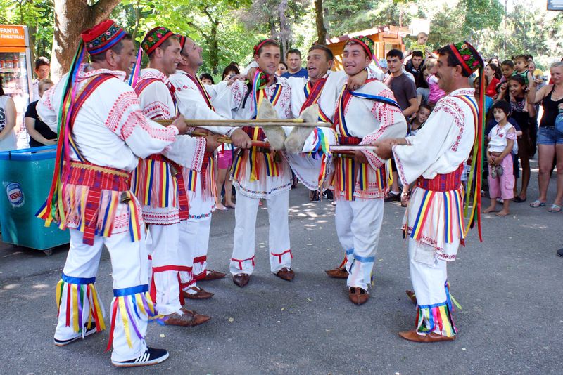 Tradiții &icirc;n a doua zi de Rusalii 2023. Obiceiuri rom&acirc;nești la sărbătoarea Sfintei Treimi