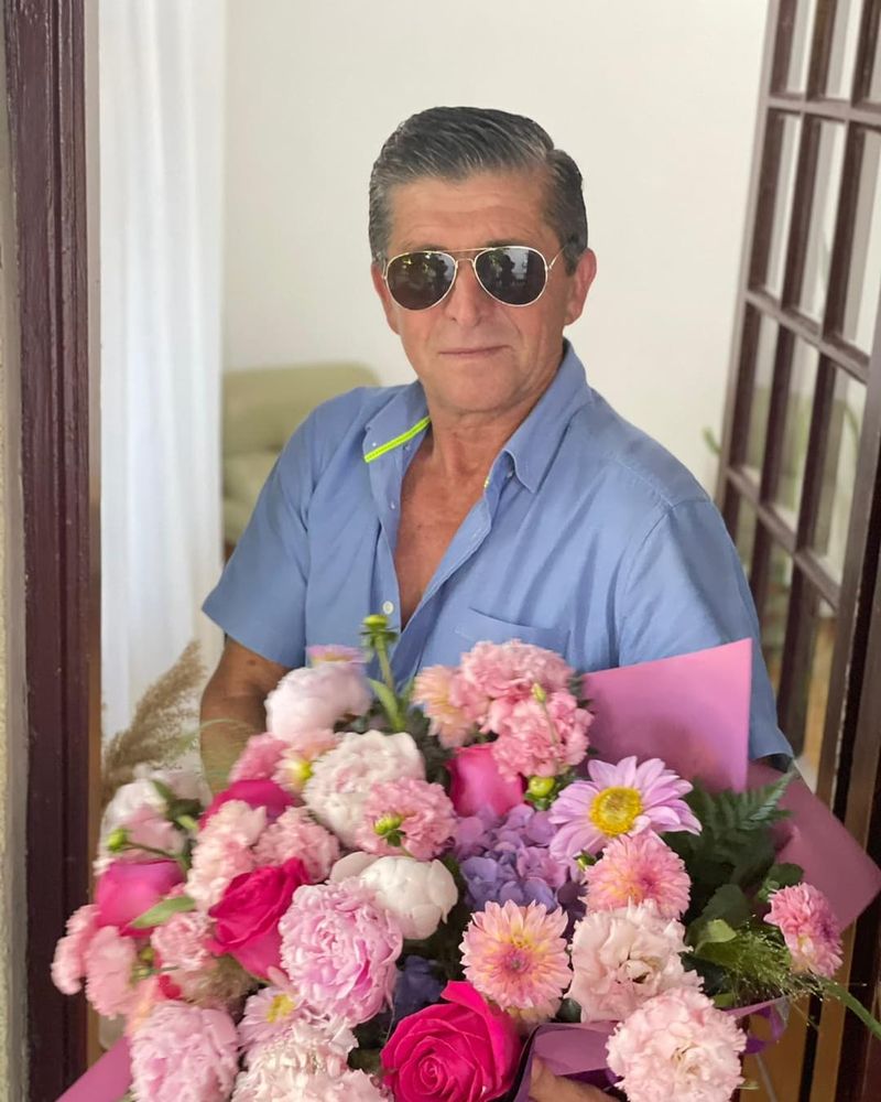 tatal artistei theo rose