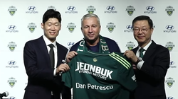 Dan Petrescu a fost prezentat oficial la noua sa echipă, Jeonbuk Hyundai Motors! De ce a ales antrenorul român să plece în Coreea de Sud: „Sunt foarte fericit!”