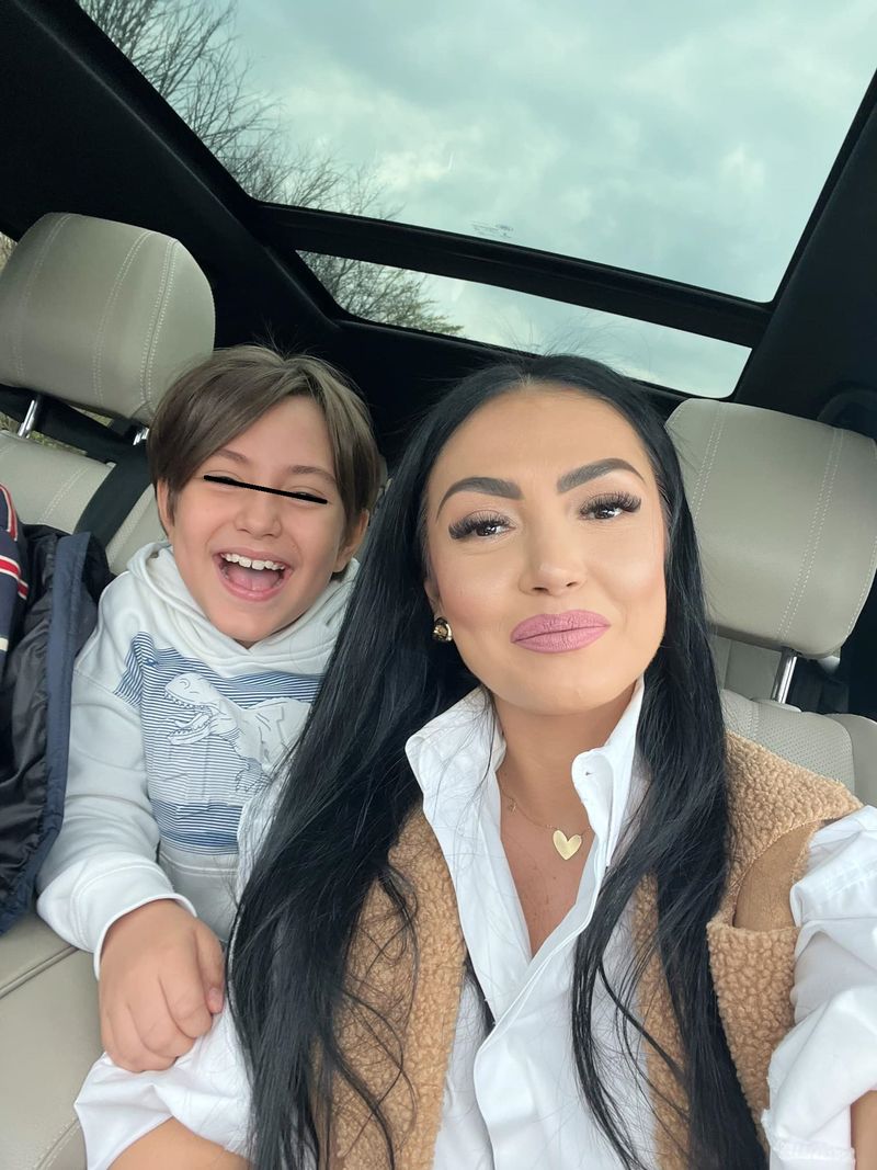 Andreea Mantea și fiul ei 