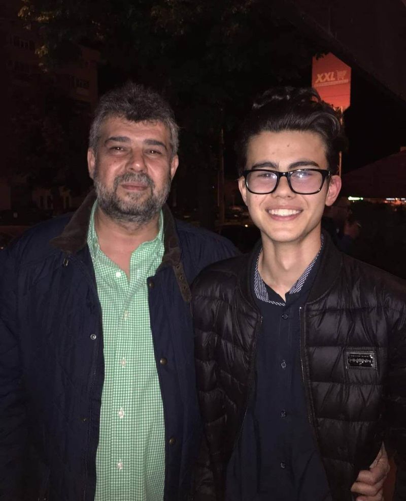 Cum arată fiul lui Marcel Ciolacu. Vezi unde studiază Andrei Filip Ciolacu