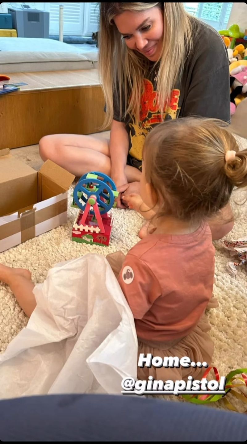 Smiley și Gina Pistol, gest emoționant la &icirc;ntoarcerea &icirc;n Rom&acirc;nia