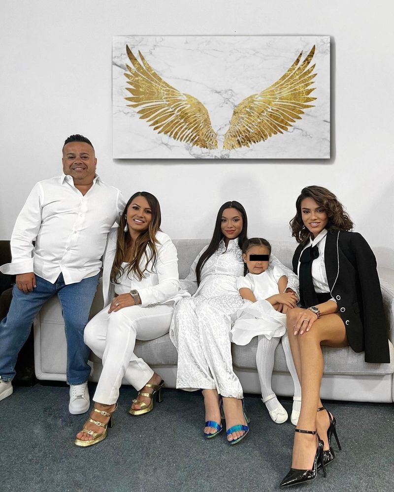 adrian minune si familia sa