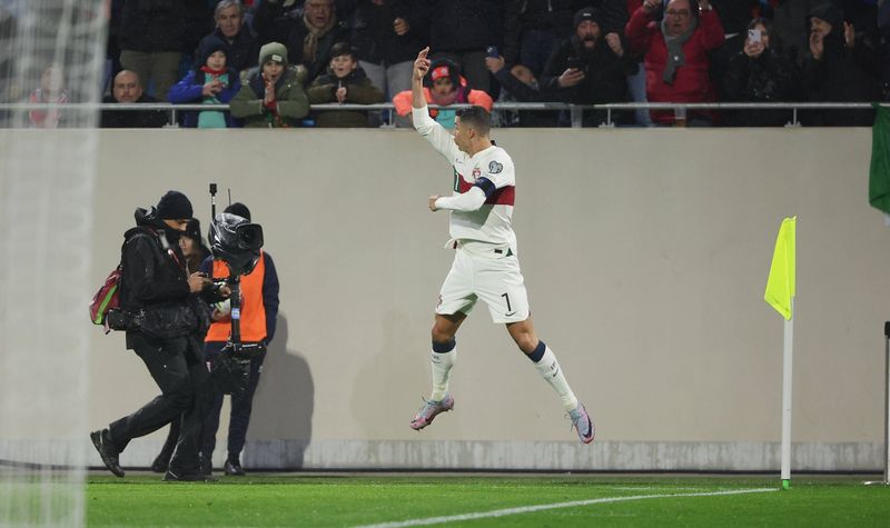 Cristiano Ronaldo Cristiano Ronaldo