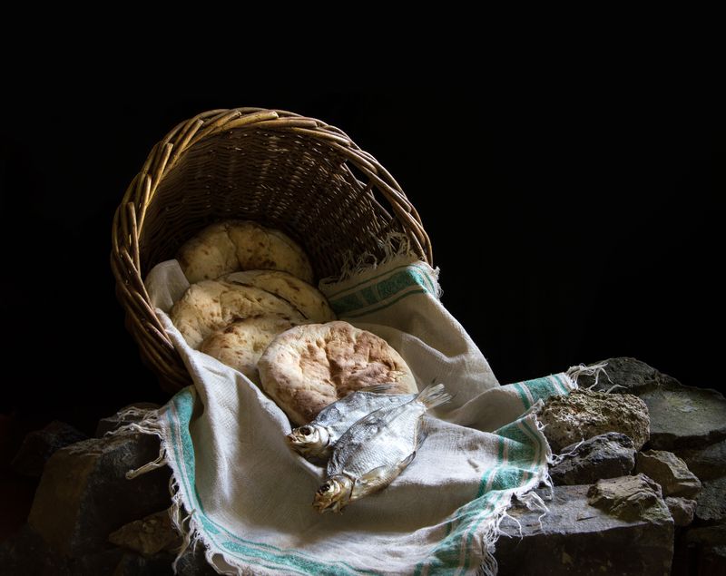 Ce se dă de pomană de S&acirc;nziene 2023. Vezi ce este bine să &icirc;mparți la Nașterea Sf. Ioan Botezătorul