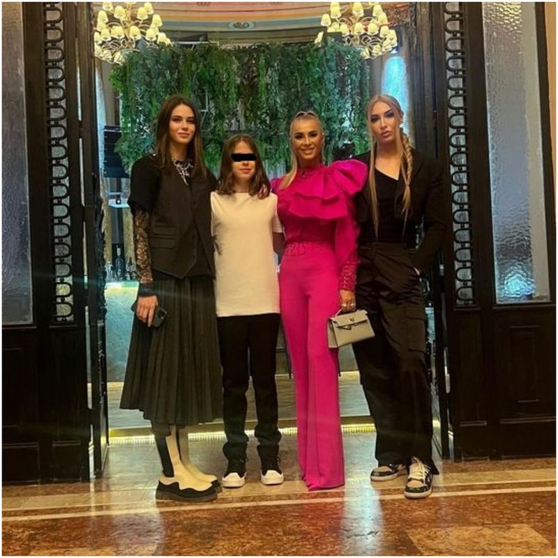 Anamaria Prodan mai are două fete, Sarah și Rebbeca, din căsnicia cu Tibi Dumitrescu, și un băiat, Bebeto, din relația cu fostul soț