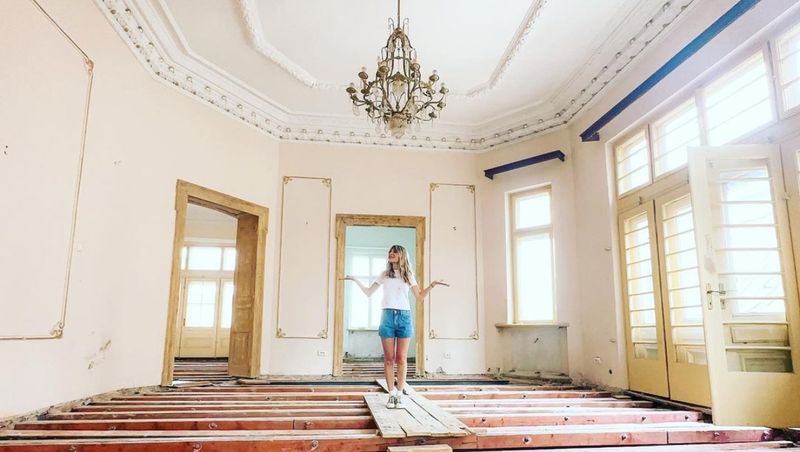 Ana Baniciu, pe șantier, atunci când iubitul său este plecat cu afacerile