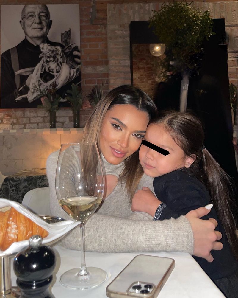 Karmen Simionescu și fiica sa