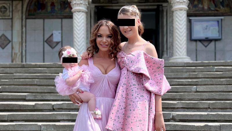 Superstiția de care a ținut cont artista p&acirc;nă la botezul fiicelor sale