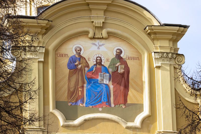 Calendar Ortodox Joi, 29 iunie 2023. Cruce roșie Sfinții Apostoli Petru și Pavel sunt prăznuiți astăzi