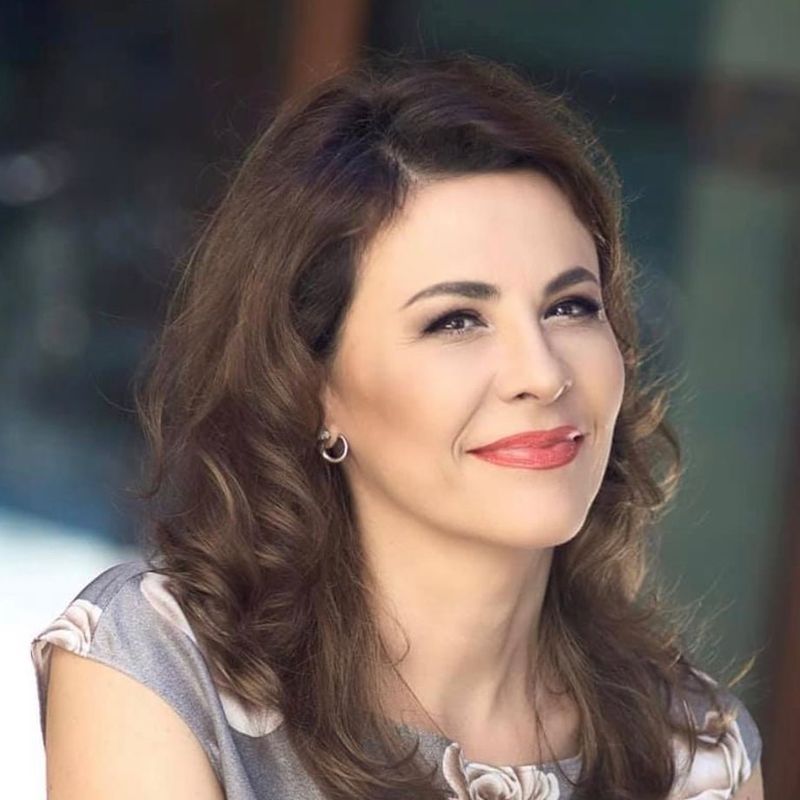 Cine este Adina Alberts. Biografie vârstă, studii, carieră, familie. „Toți cei șase ani de medicină n-am făcut decât să învăț”