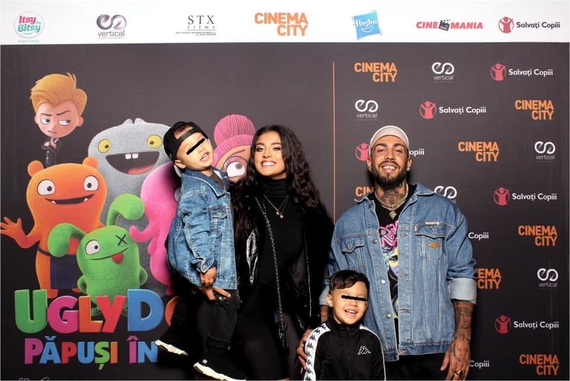 Alex Velea și Antonia și copiii lor