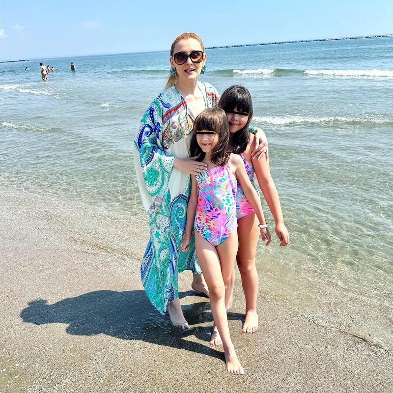 Alina Sorescu și fiicele sale