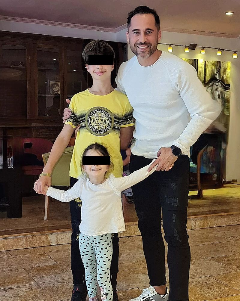 Dinu Maxer, vacanță pe litoral alături de cei doi copii