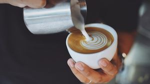 Îți dorești să fii home barista? Atunci echipează-te ca atare