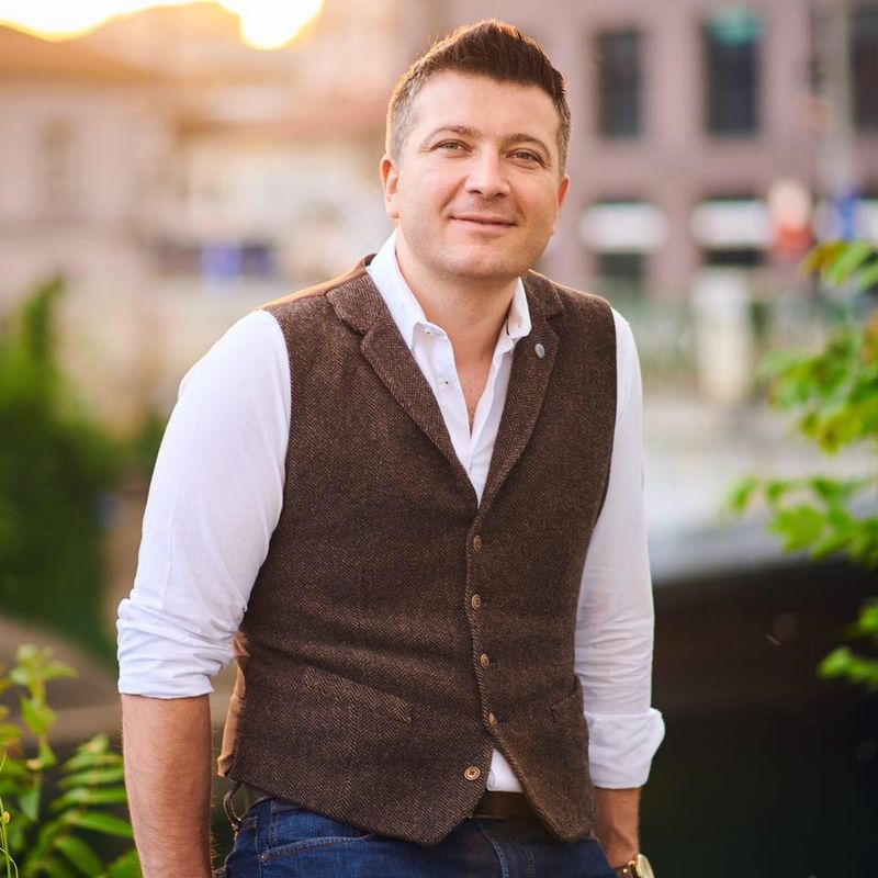 Cine este și cu ce se ocupă Mircea Căpățînă Biografie