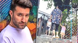 Smiley le-a arătat-o fanilor pe micuța Josephine. Ipostaza emoționantă în care Gina Pistol i-a surprins pe artist și pe fiica lor, în vacanță