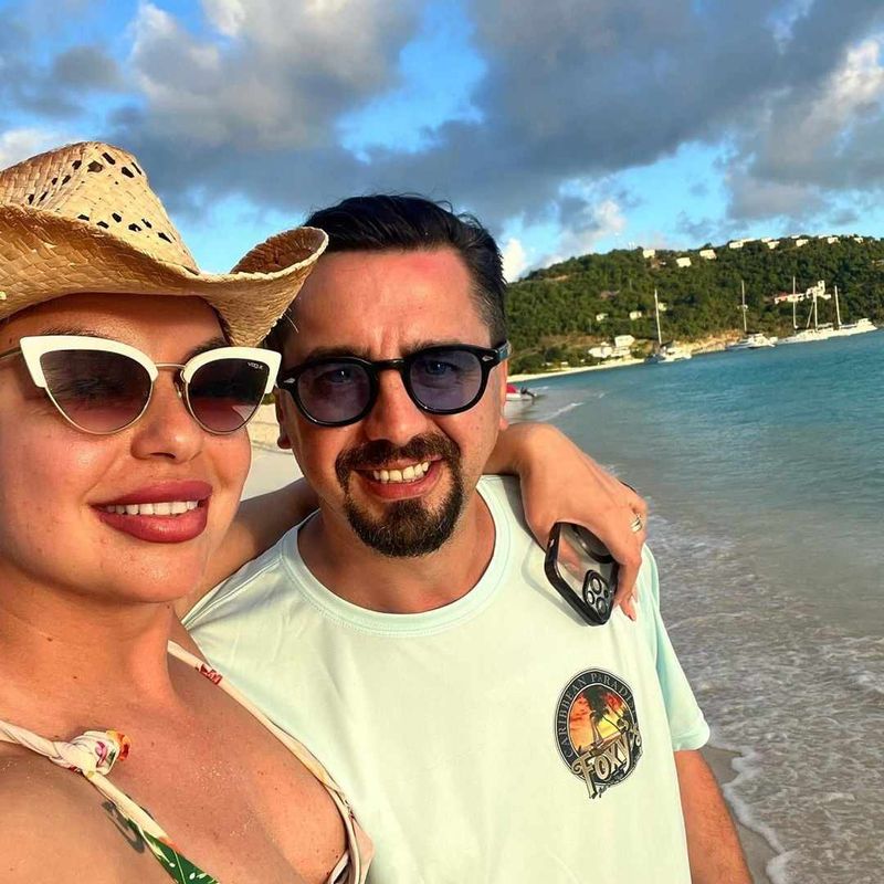 Eliza și Cosmin Natanticu, vacanță romantică pe litoral