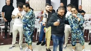 Reacția lui Bogdan de la Ploiești, după ce Dan Bursuc i-a luat microfonul de la gură, chiar în timp ce cânta! Toată lumea a văzut ce a urmat