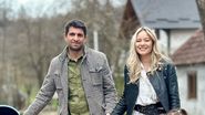 Laura Cosoi împreună cu soțul ei, Cosmin Curticăpean și fetițele lor