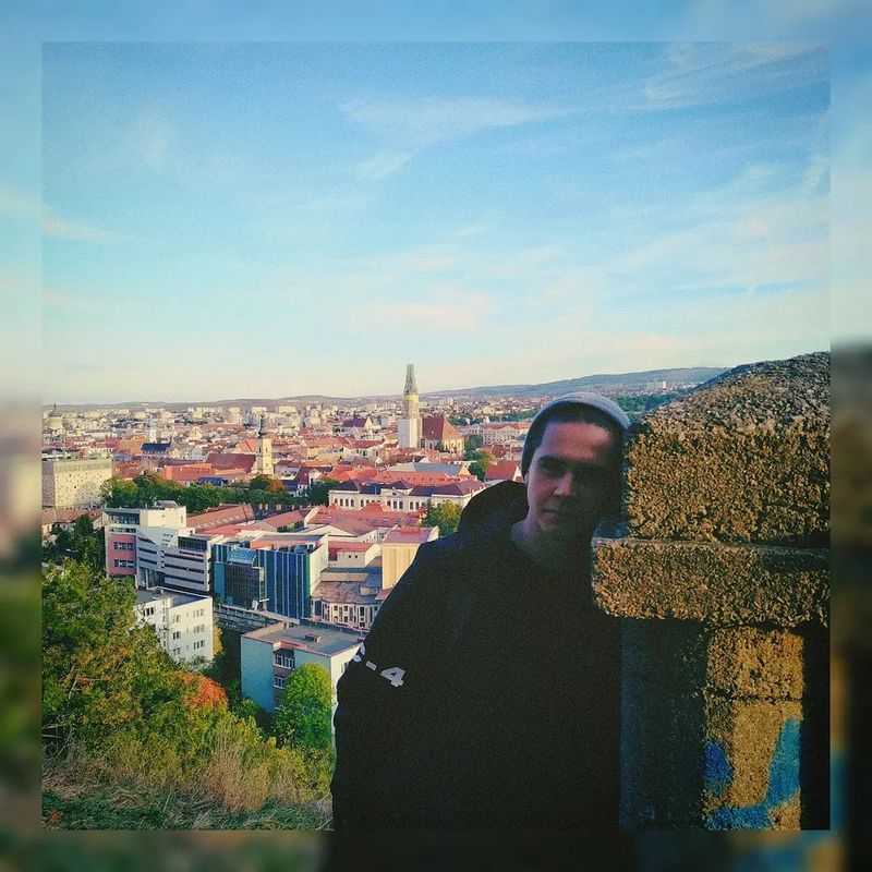 Cine este Satoshi, artistul care a lansat o piesă alături de Carla's Dreams