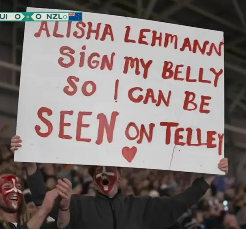 Mesajul fanului elvețian pentru &bdquo;Barbie din fotbal&rdquo;