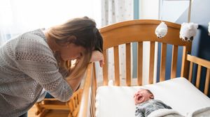 Greșeli pe care le faci cu bebelușul tău de nu doarme liniștit!