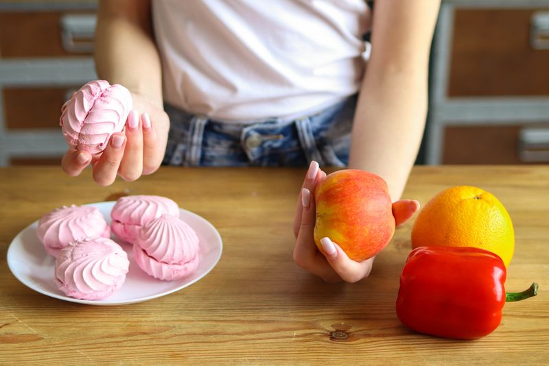 Cum ne satisfacem pofta de dulciuri, &icirc;ntr-un mod sănătos? Trucuri pentru a evita alimentele pline de carbohidrați