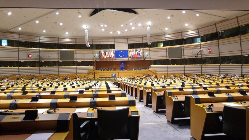 Ce salarii primesc parlamentarii din Romania. Care sunt avantajele de care mai beneficiază Ce salarii primesc parlamentarii din Romania. Care sunt avantajele de care mai beneficiază