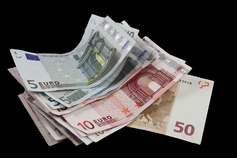 Ce salarii primesc parlamentarii din Romania. Care sunt avantajele de care mai beneficiază Ce salarii primesc parlamentarii din Romania. Care sunt avantajele de care mai beneficiază