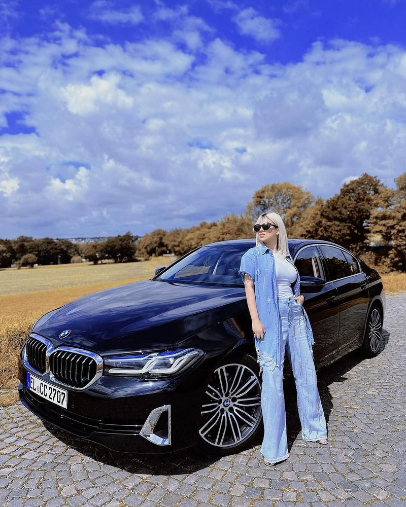 cristina vasiu, masina, lux, bucurie