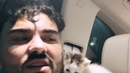 Jador a adoptat o pisică de pe stradă