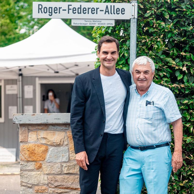 Roger Federer și tatăl său pe strada ce-i poartă numele fostului tenismen