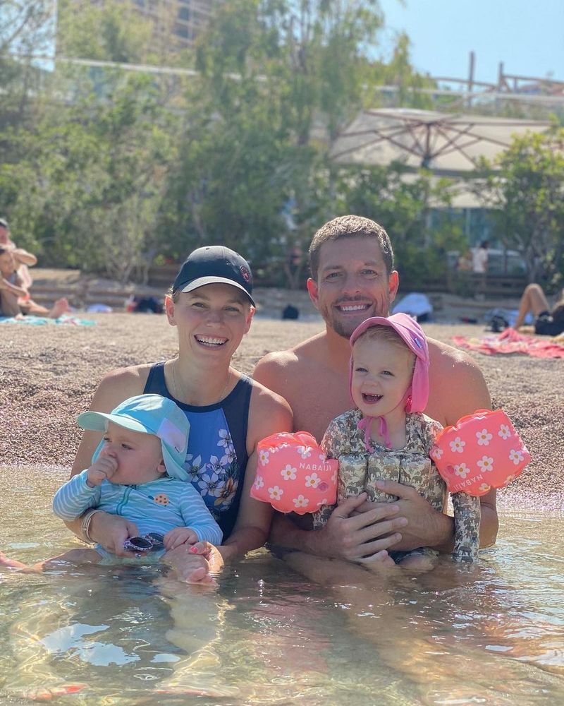 Carole Wozniacki alături de soțul său, David Lee, și cei doi copii, Olivia și James.