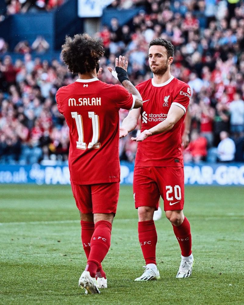 Cei doi marcatori de la Liverpool, Mohamed Salah și Diogo Jota. Cei doi marcatori de la Liverpool, Mohamed Salah și Diogo Jota.