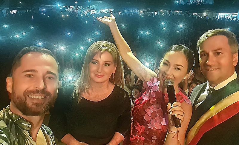 Dinu Maxer a urcat pe scenă alături de alți artiști renumiți