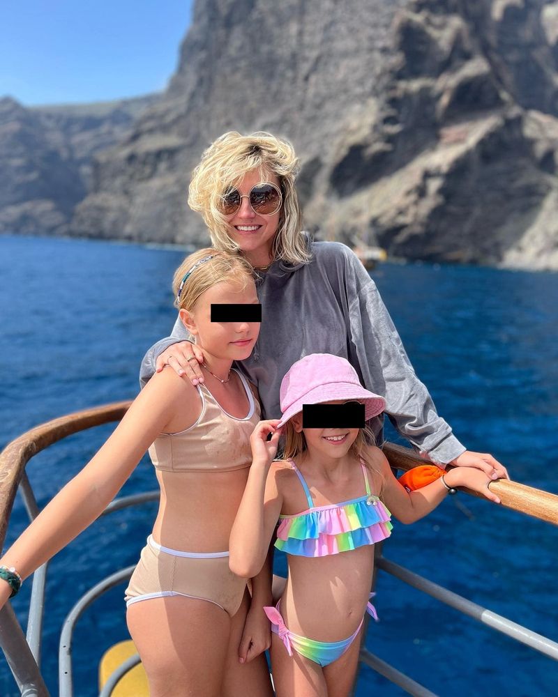 Andreea Perju și-a înscris fetițele la o școală privată
