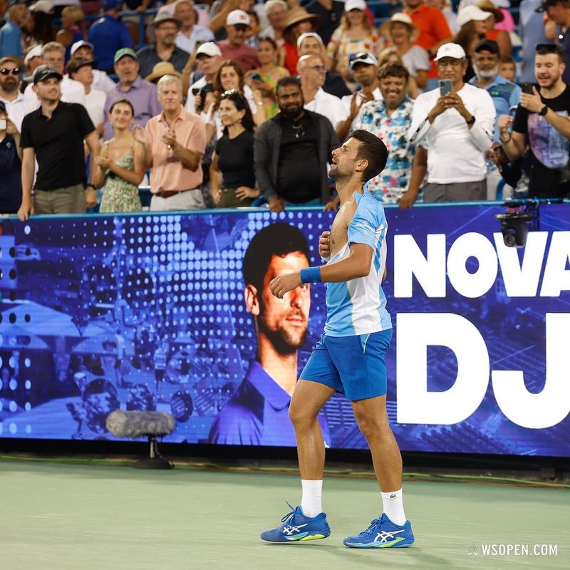 Novak Djokovic și-a rupt tricoul după ce a câștigat finala de la Cincinnati