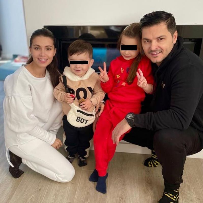 Liviu Vârciu alături de iubita lui, Anda Călin și cei doi copii ai lor