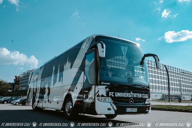 Noul autocar al celor de la Universitatea Cluj Noul autocar al celor de la Universitatea Cluj
